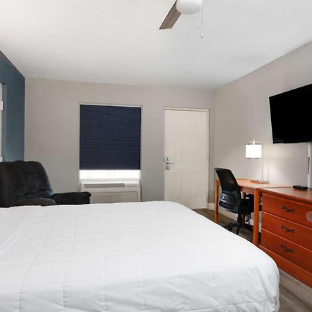 Baymont By Wyndham Marianna Hotel Exterior photo