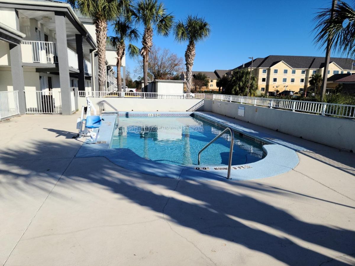 Baymont By Wyndham Marianna Hotel Exterior photo