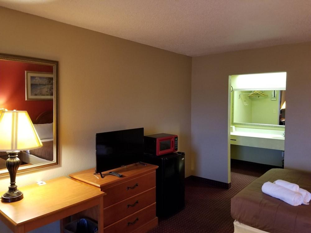 Baymont By Wyndham Marianna Hotel Exterior photo