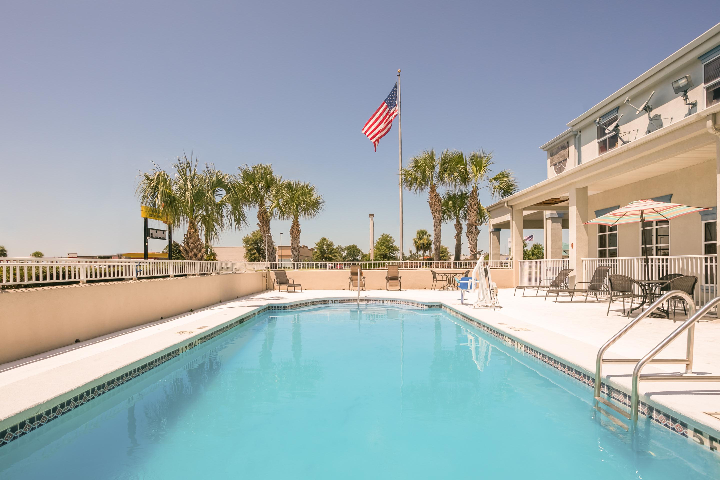 Baymont By Wyndham Marianna Hotel Exterior photo