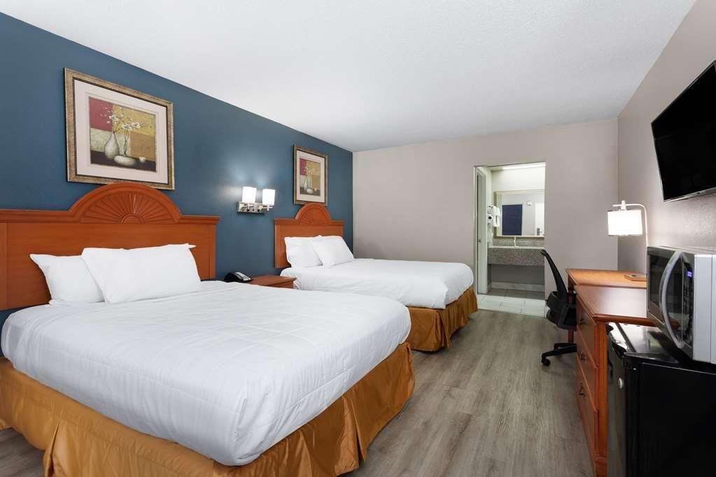 Baymont By Wyndham Marianna Hotel Room photo