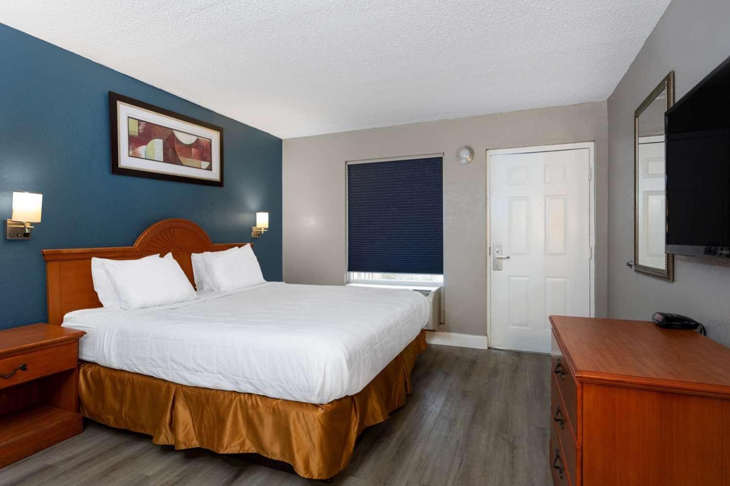 Baymont By Wyndham Marianna Hotel Exterior photo